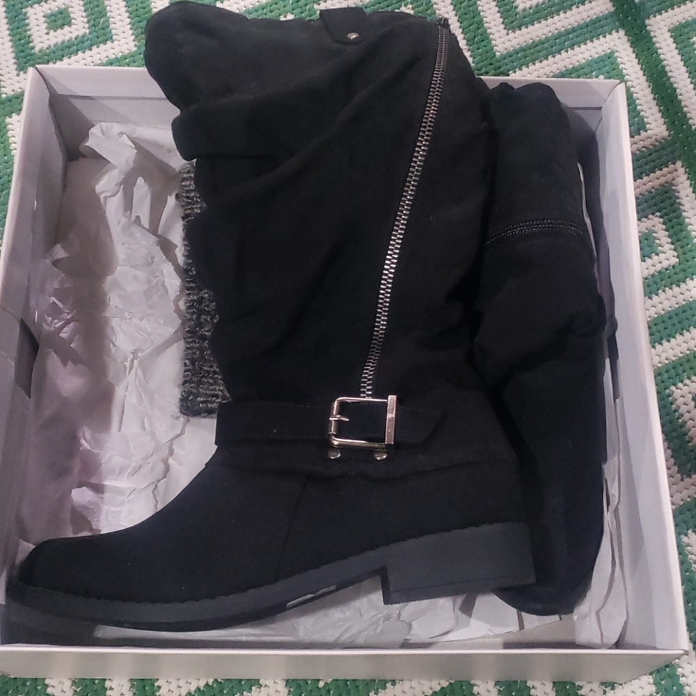 Brand NEW IN BOX WINTER BOOTS black